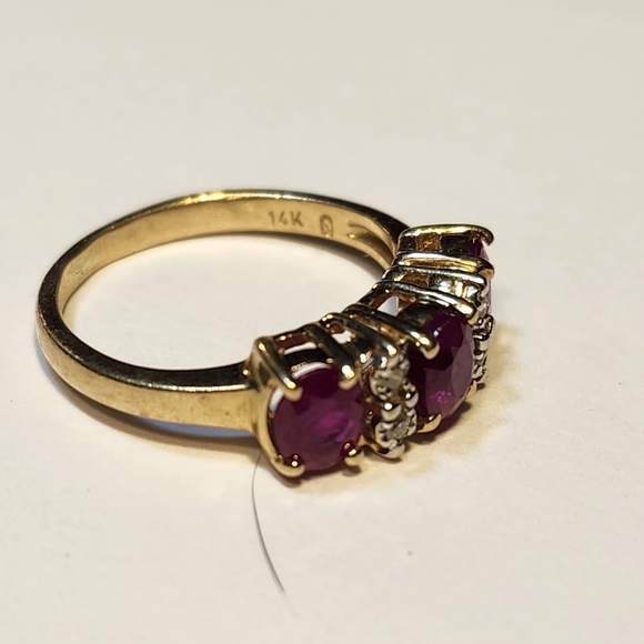 Beautiful 14 kt  Ruby and Diamond Ring - Picture 14 of 16